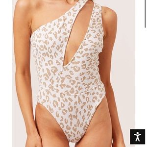 Solid & Striped Issi